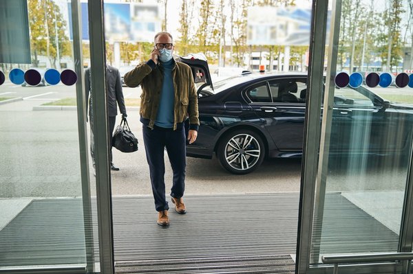 Chauffeur privé à Saint-Tropez : pourquoi en engager un ?